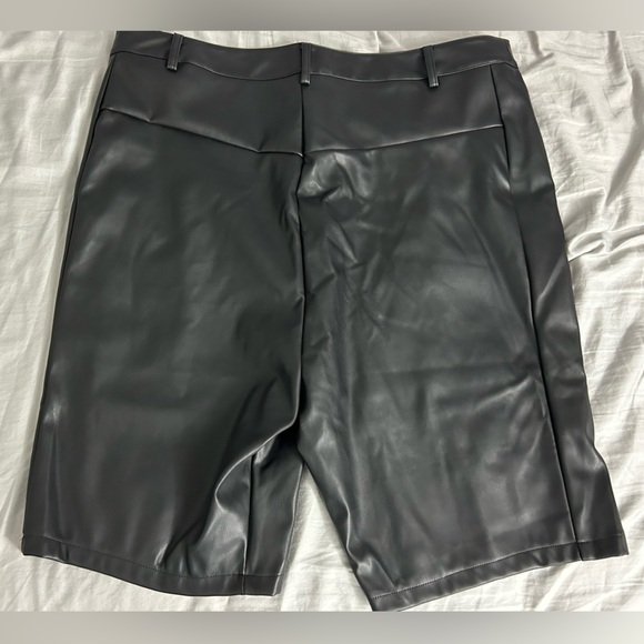 Faux Leather Black Shorts (US 16/UK 20) - Picture 5 of 5